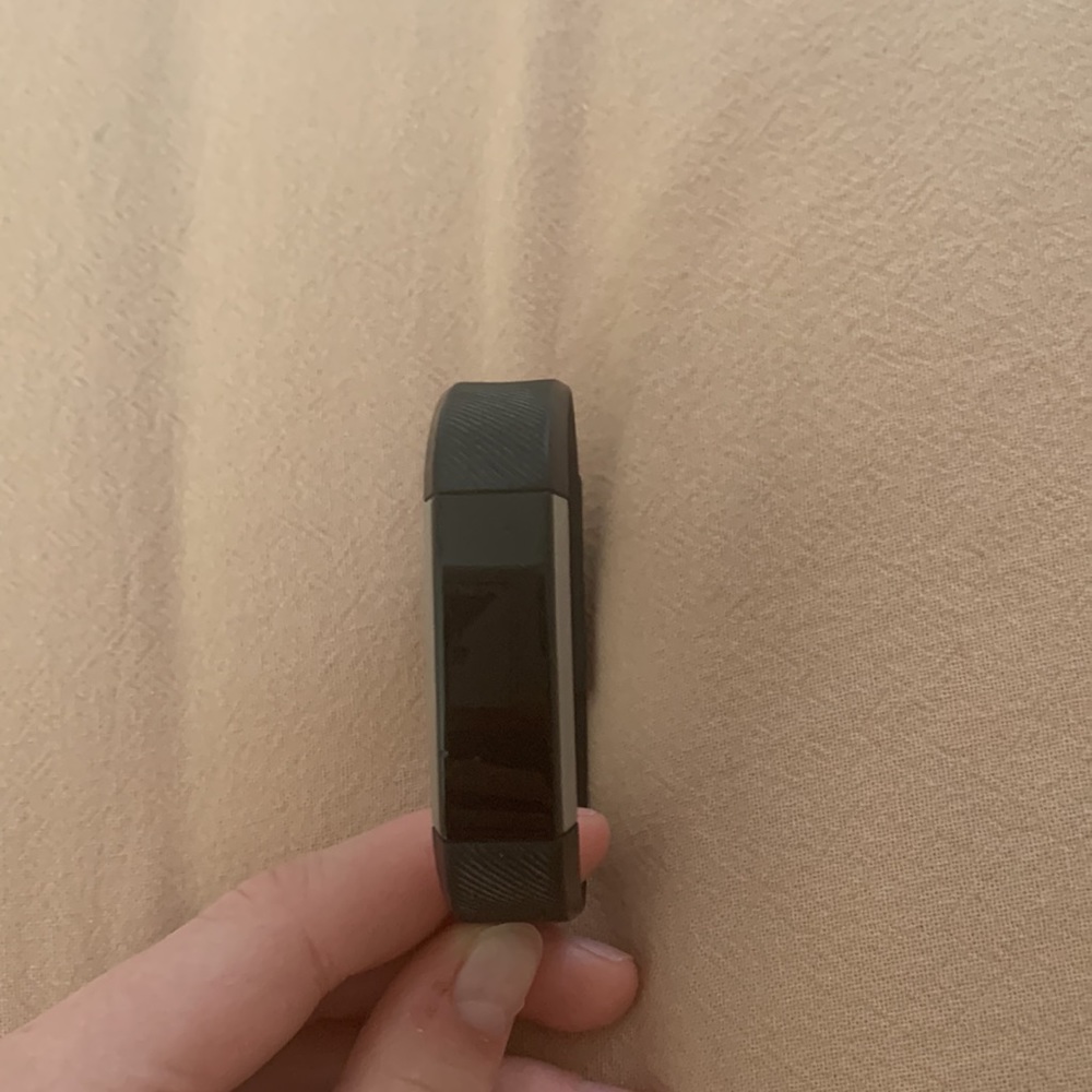 FitBit Alta Watch - Picture 2 of 6